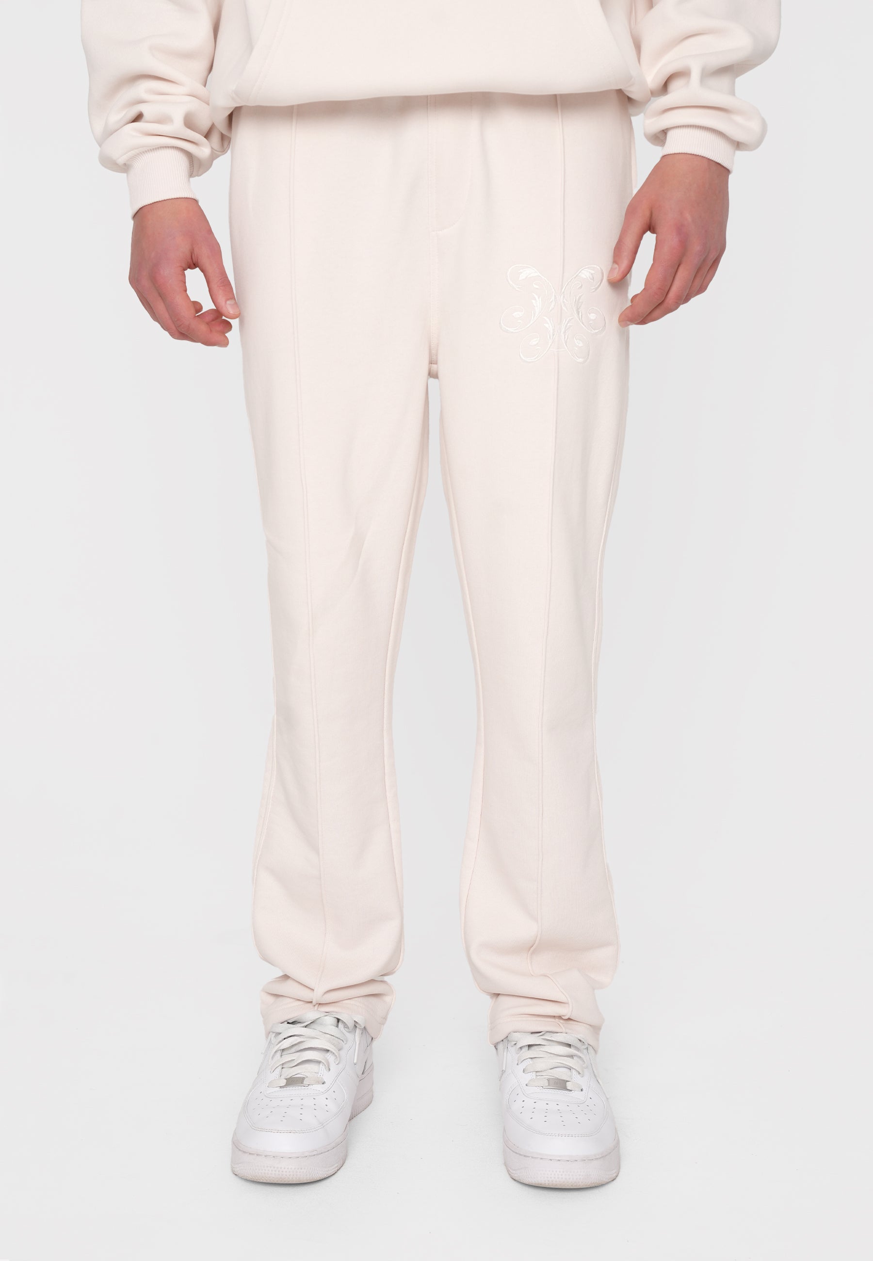 Multiply Apparel Jogger Creased ENGRAIVING White Sand – Frontalansicht