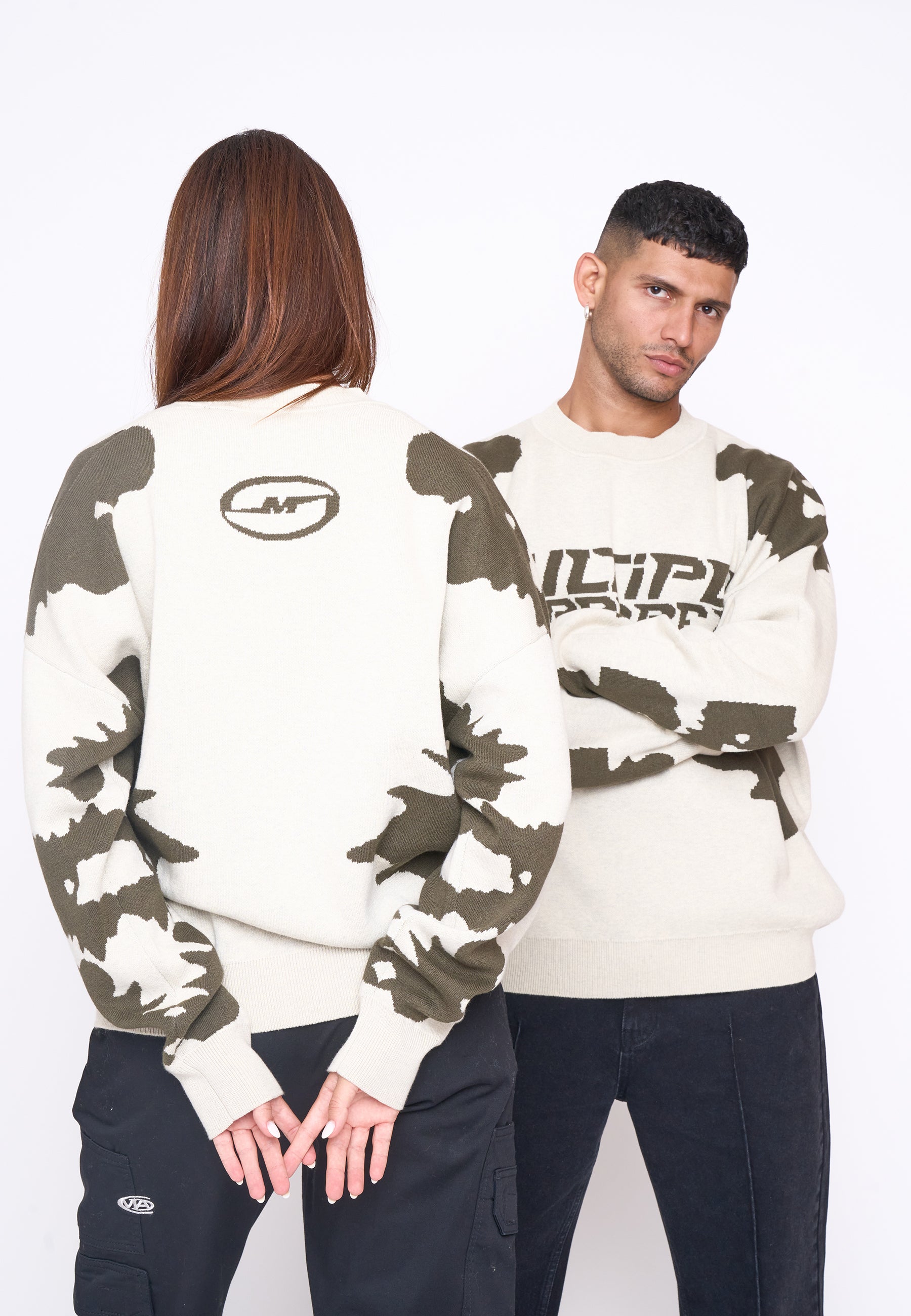 Multiply Apparel Oversize Knit Sweater URBAN White Swan Green – Frontalansicht