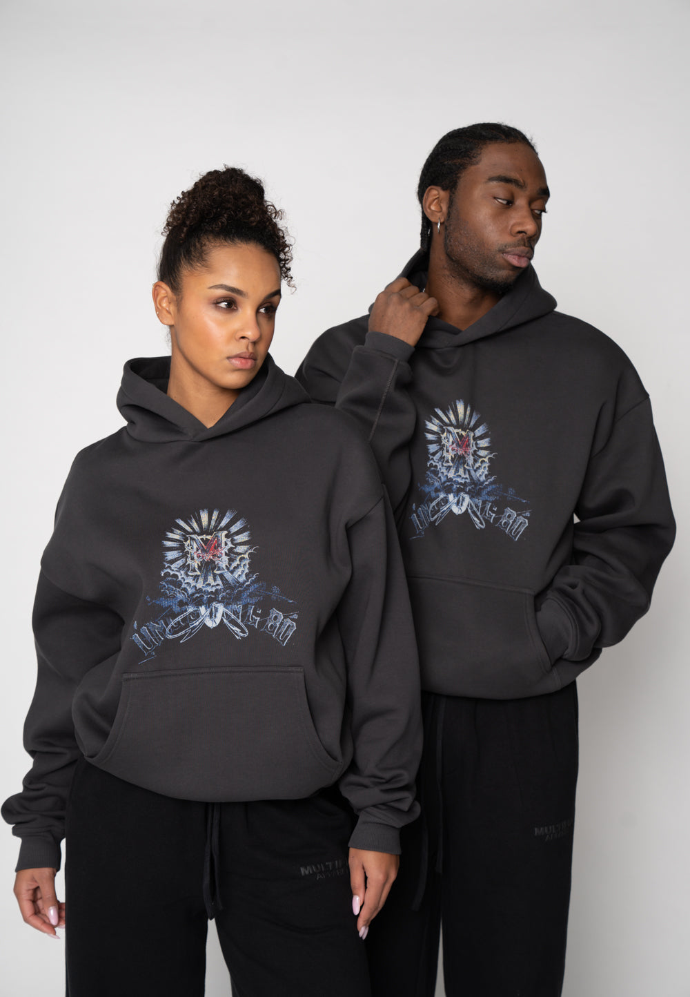 Multiply Apparel Oversize Hoodie INITIAL SKETCH Black Soda Washed – weitere Ansicht 3