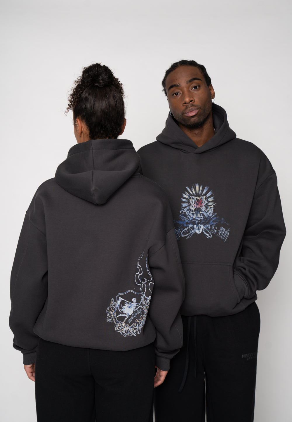 Multiply Apparel Oversize Hoodie INITIAL SKETCH Black Soda Washed – Frontalansicht