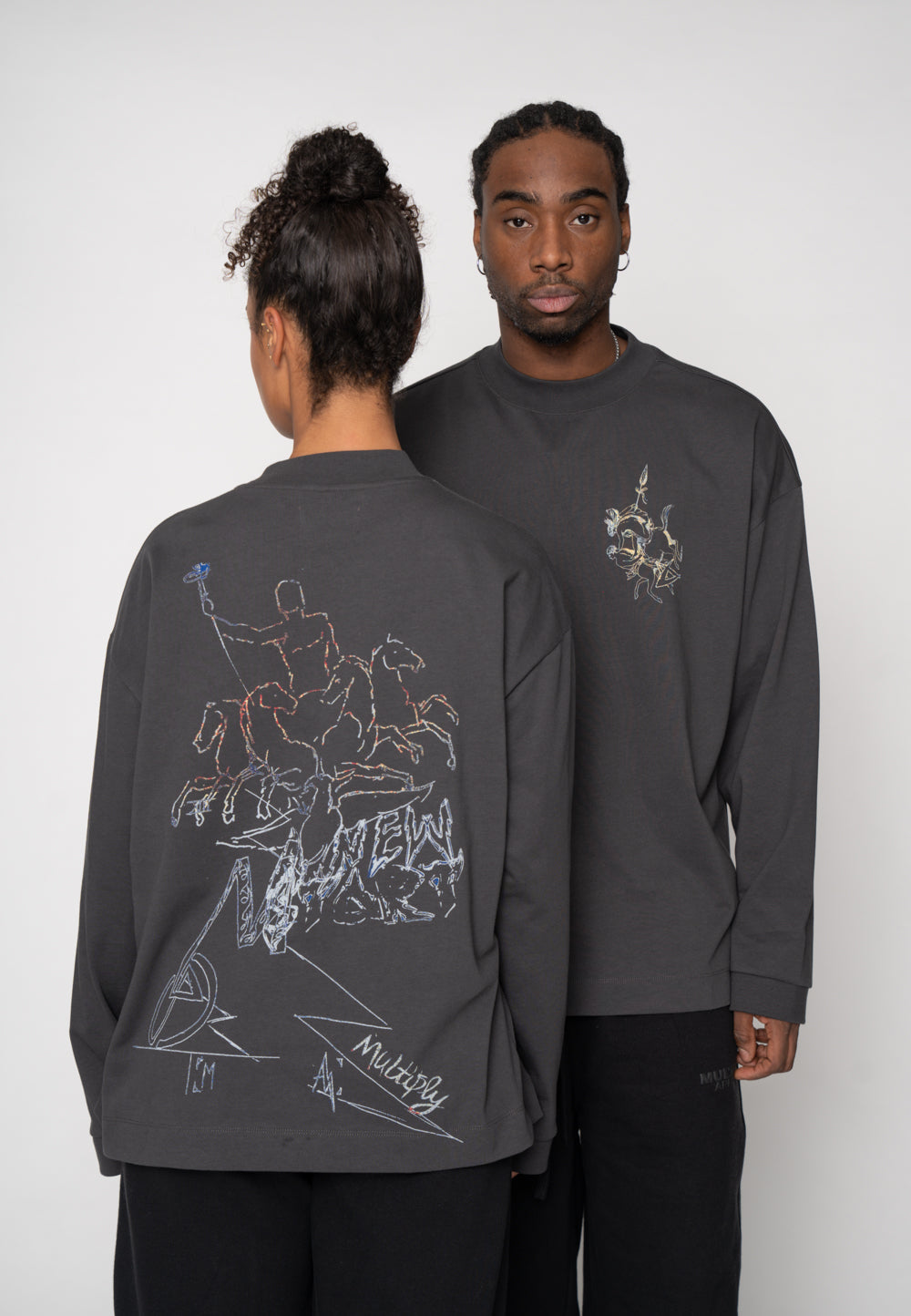 Multiply Apparel Oversize Longsleeve HORSE SKETCH Black Soda Washed – Frontalansicht