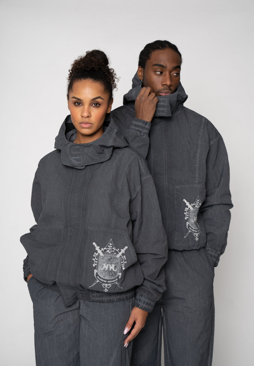Multiply Apparel Oversize Windbreaker SQUADRON Gargoyle – Frontalansicht
