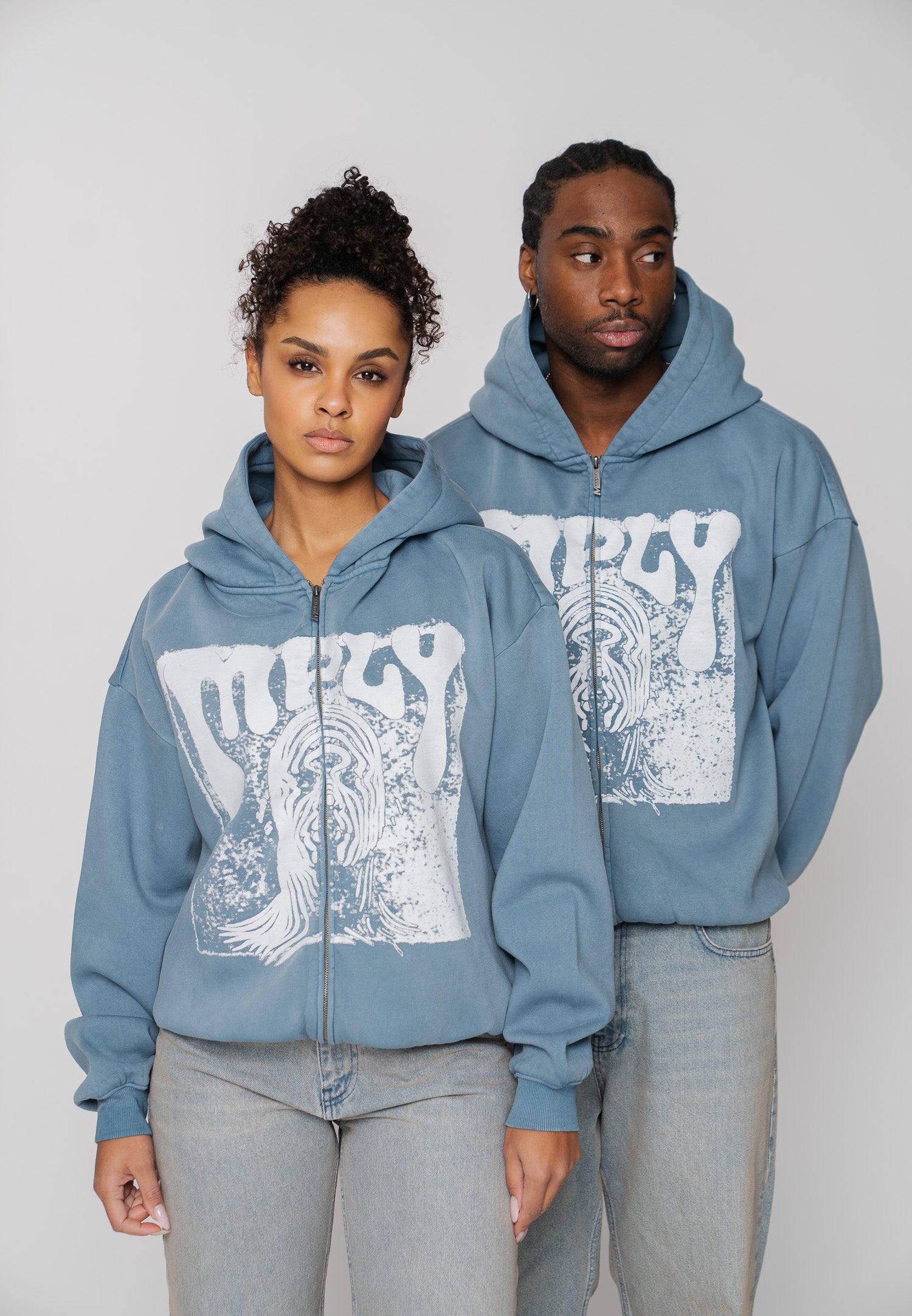 Multiply Apparel Oversize Zip Hoodie FACE PRINT Bluefin Washed – Frontalansicht
