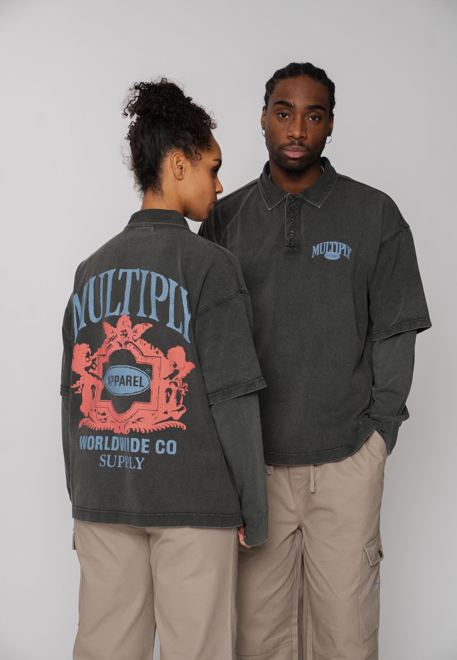 Multiply Apparel Oversize Longsleeve WORLDWIDE Black Soda Washed – Frontalansicht