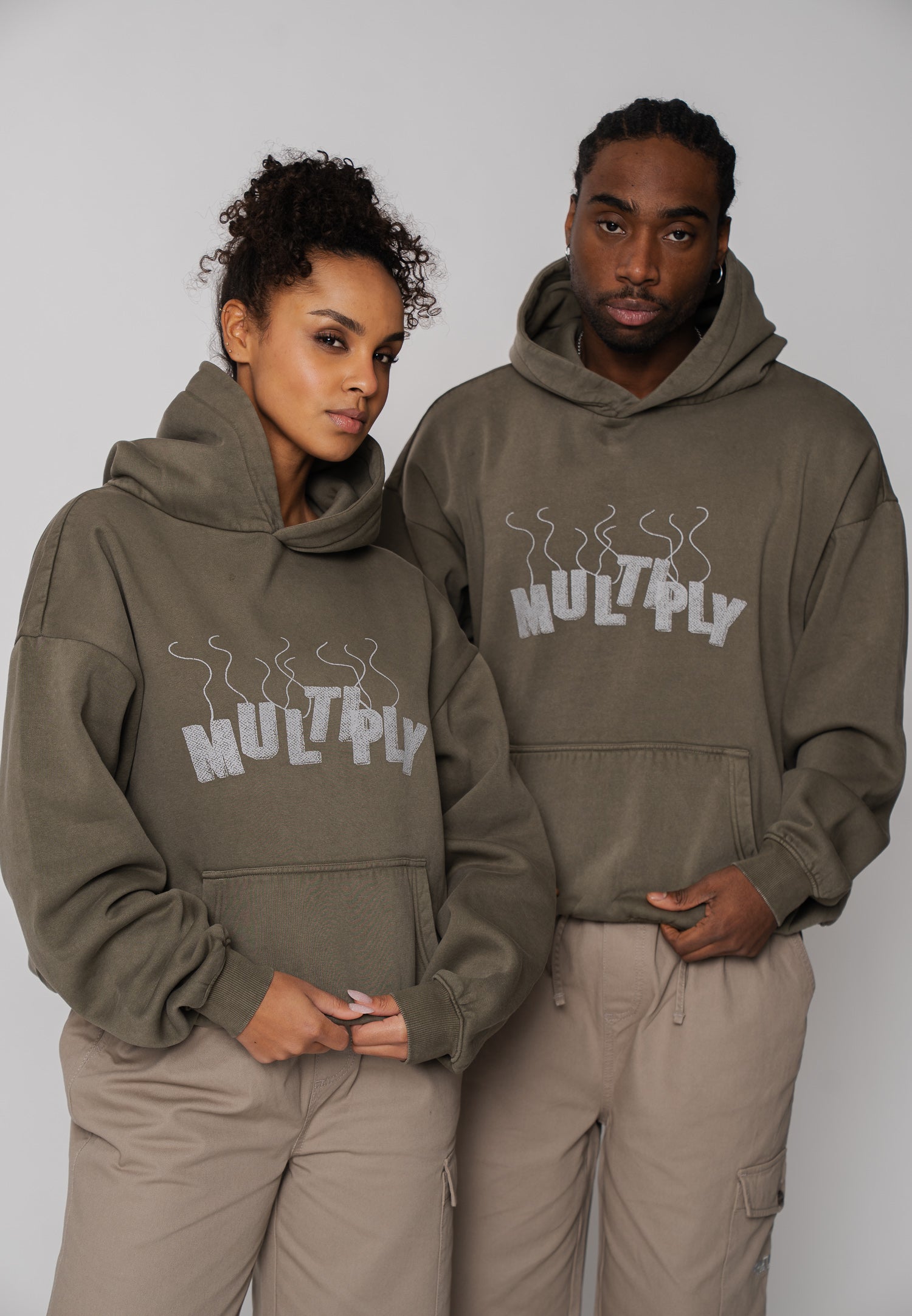 Multiply Apparel Oversize Hoodie MARIONETTE Kalamata – Frontalansicht