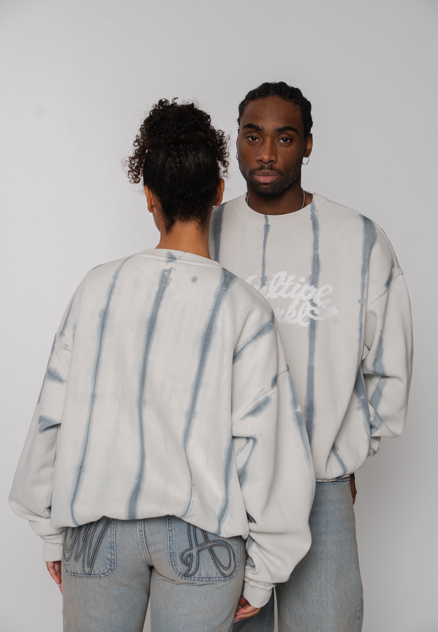 Multiply Apparel Sweatshirt SKYDANCER Skywriting – Frontalansicht