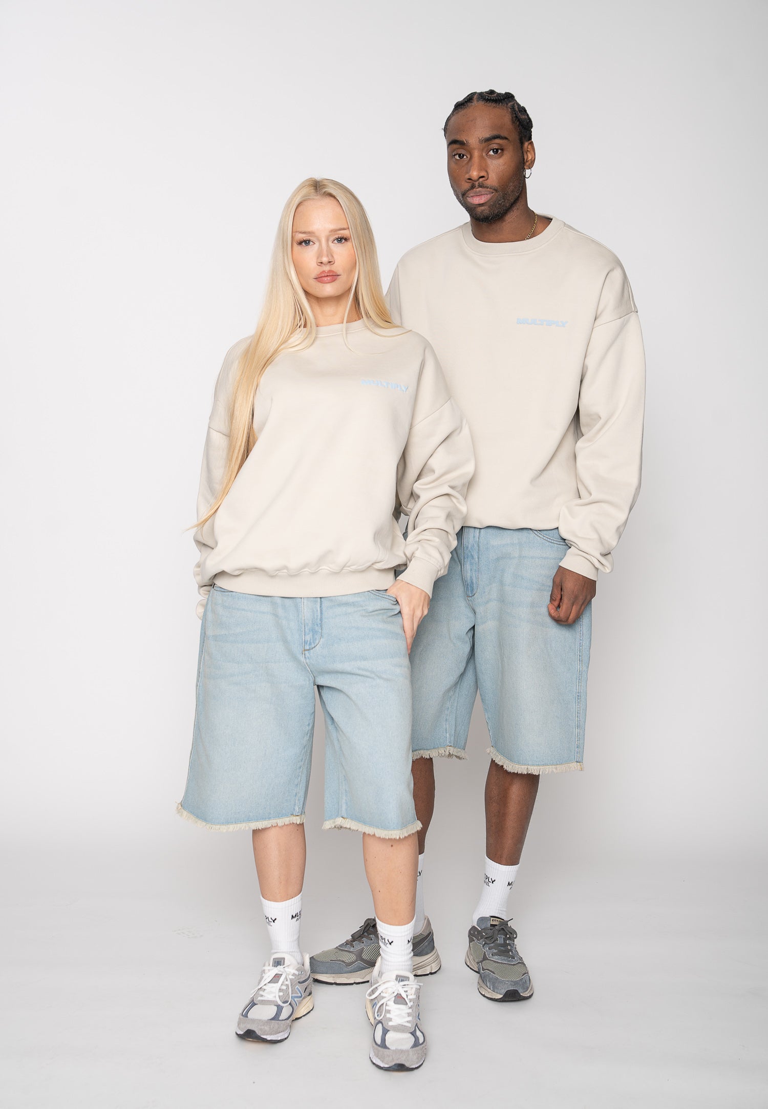 Oversized sweatshirt MULTIPLY Snow White