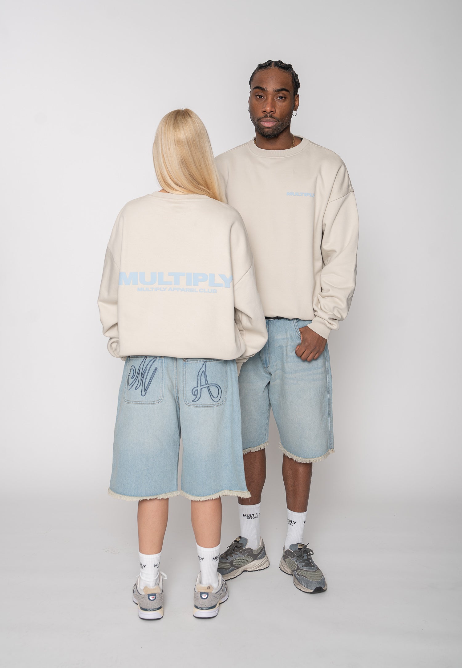 Oversized sweatshirt MULTIPLY Snow White