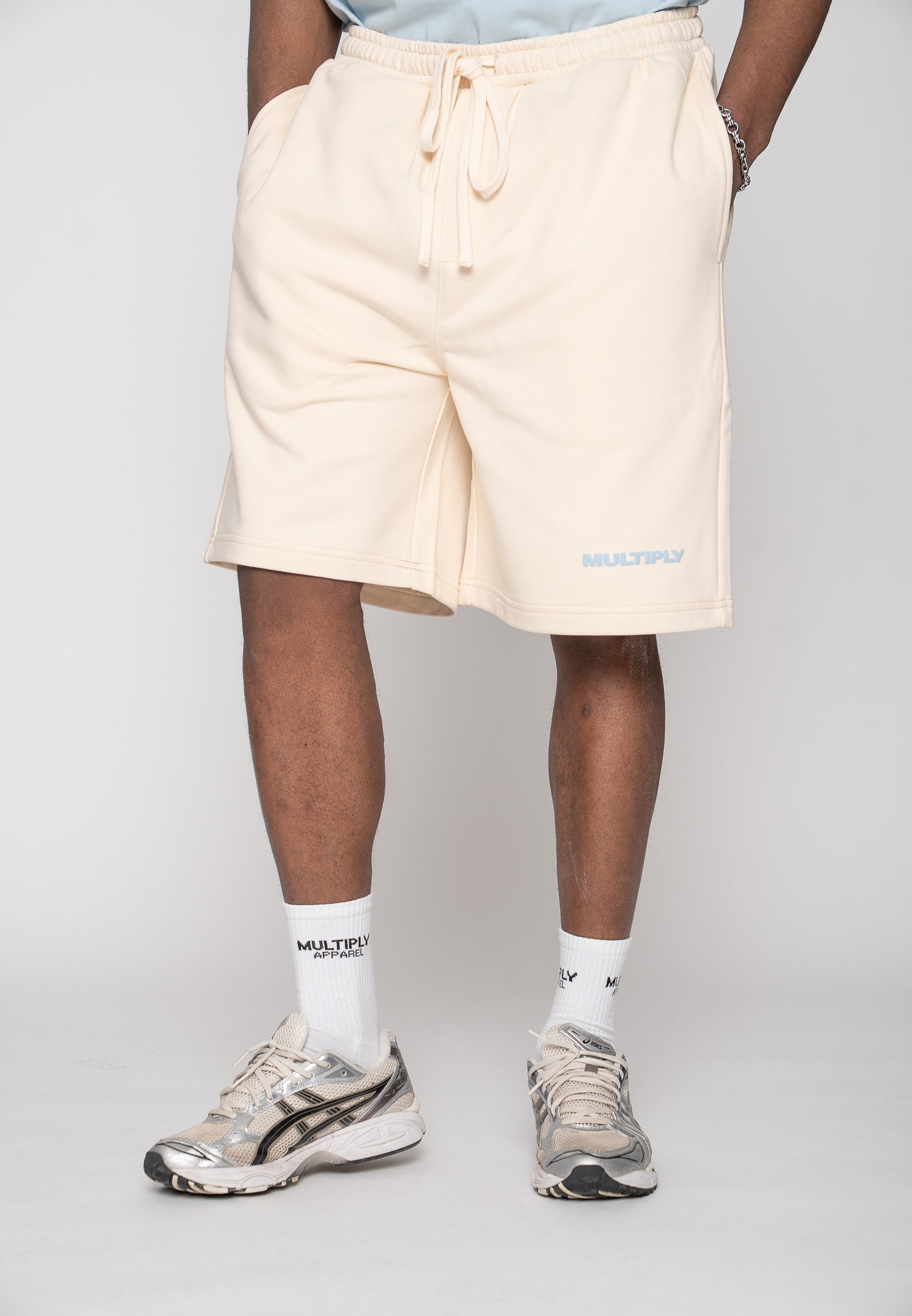 Multiply Apparel Shorts MULTIPLY White Smoke – Frontalansicht