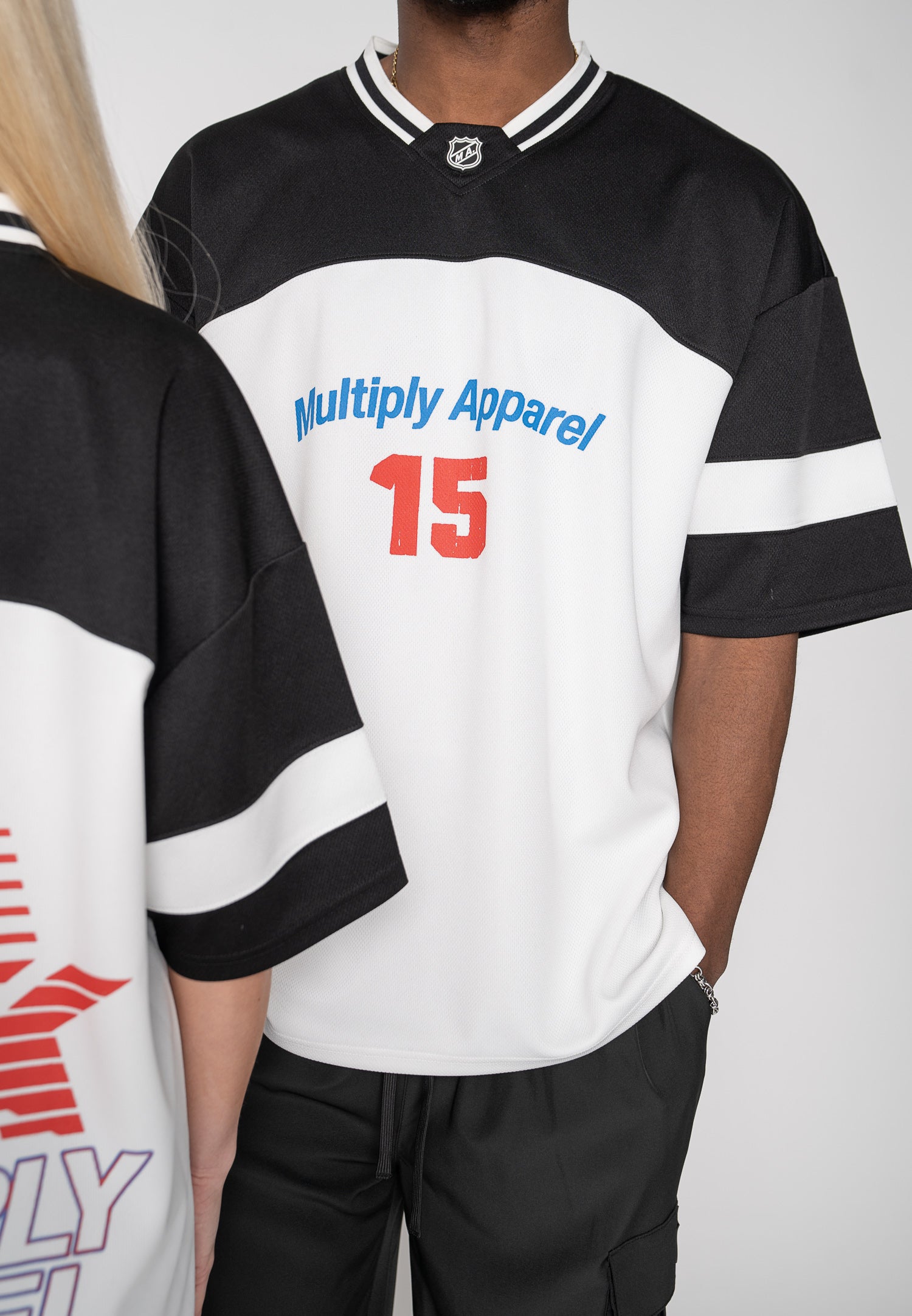 Multiply Apparel Oversize T-shirt OLYMP Pirate Black / Blanc de Blanc – weitere Ansicht 5