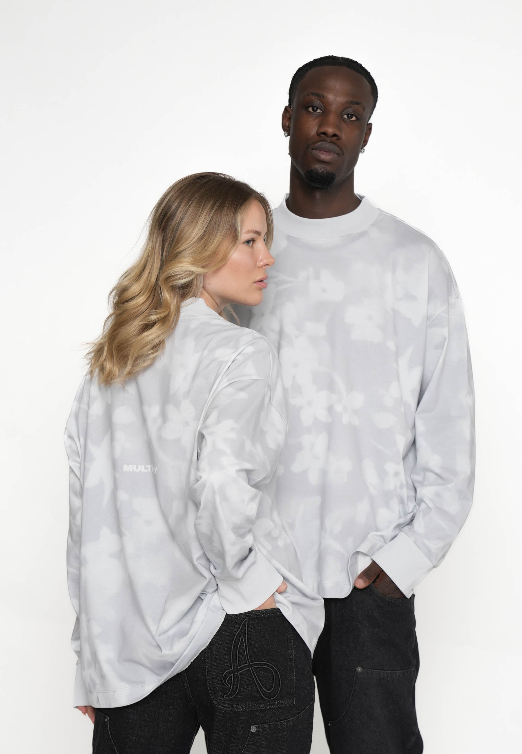 Multiply Apparel Oversize Longsleeve T-shirt FADED FLORAL Vasporous Grey – Frontalansicht