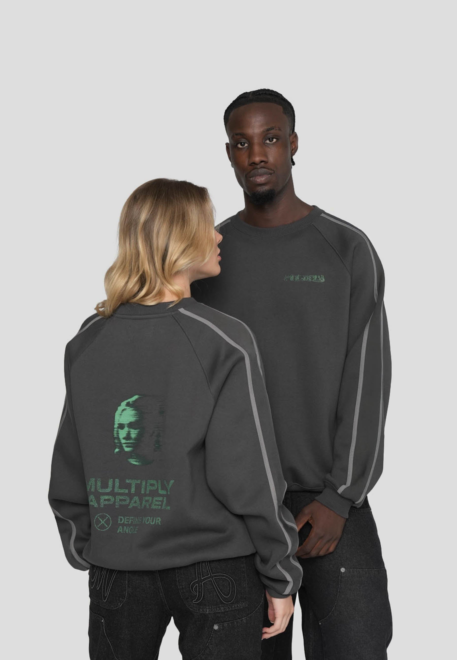 Multiply Apparel Oversize Sweatshirt SURVEILLANCE Black Soda Washed – Frontalansicht