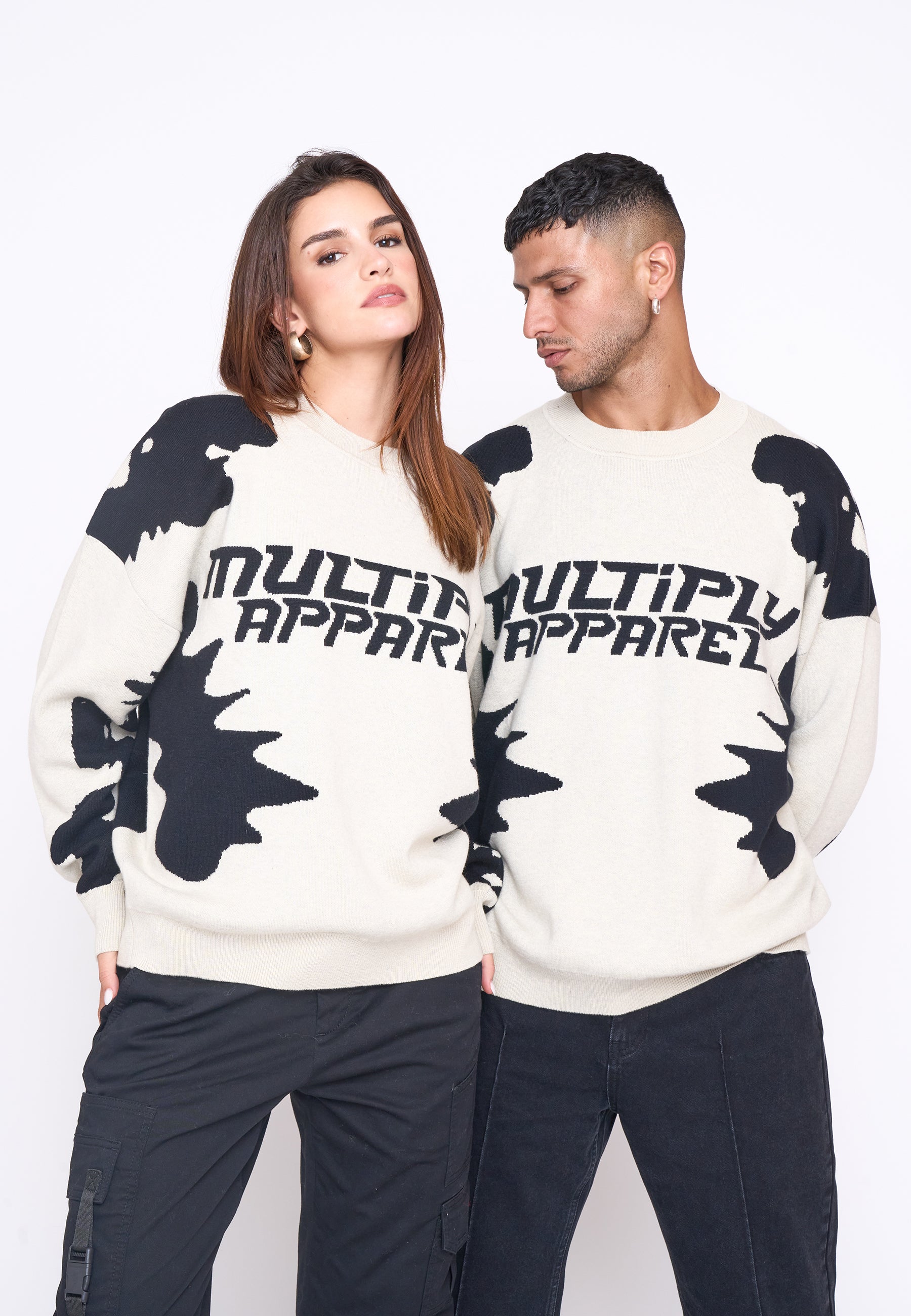 Multiply Apparel Oversize Knit Sweater URBAN White Swan Black – Frontalansicht