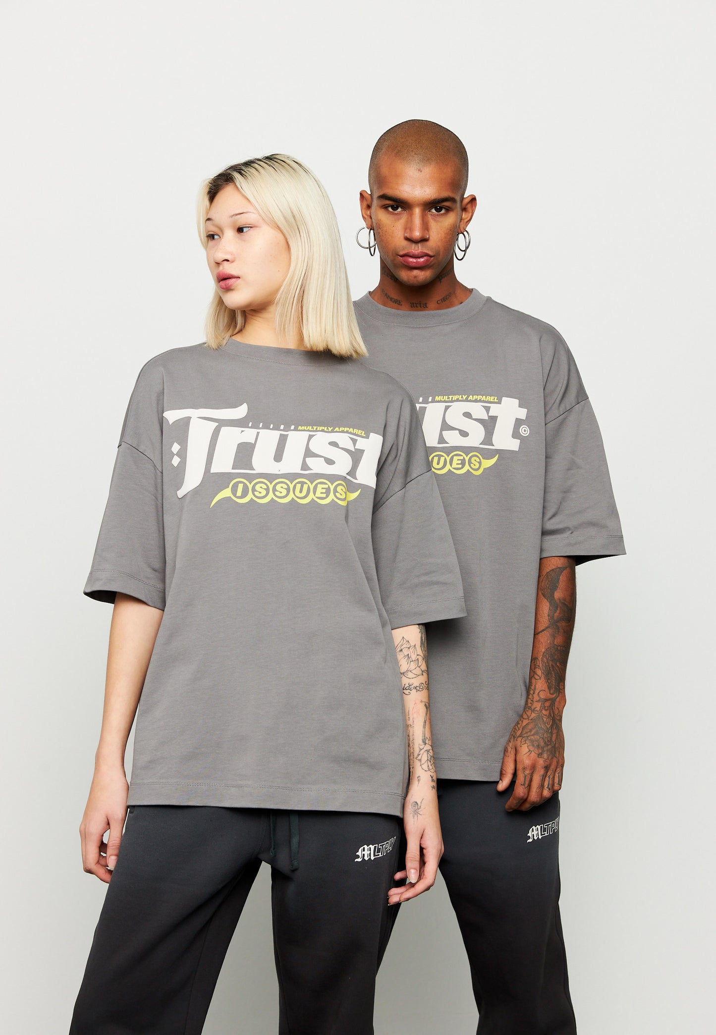 Oversize T-Shirt TRUST ISSUES Smoke Pearl