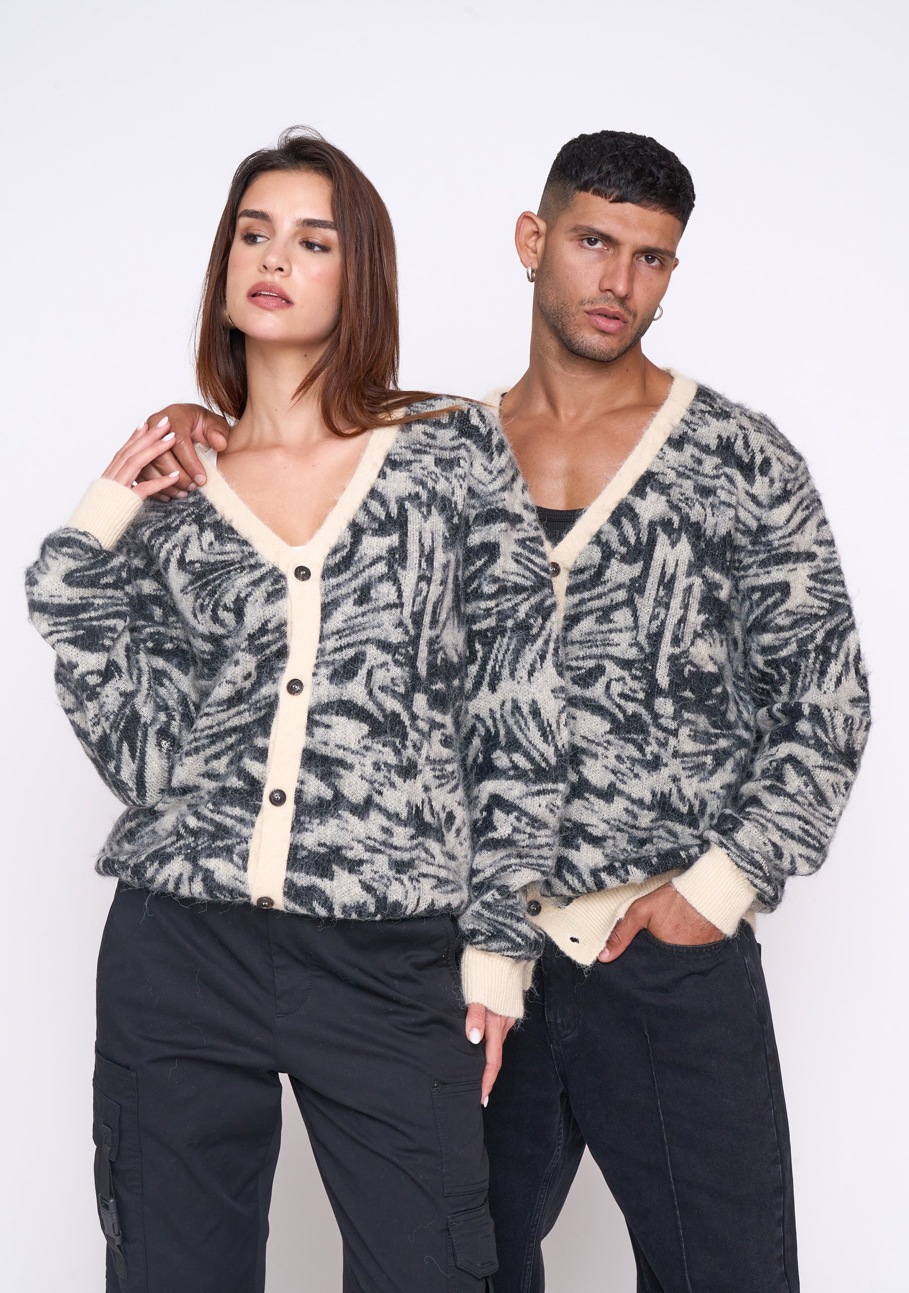 Multiply Apparel Knit Cardigan CONCRETE White Swan – Frontalansicht