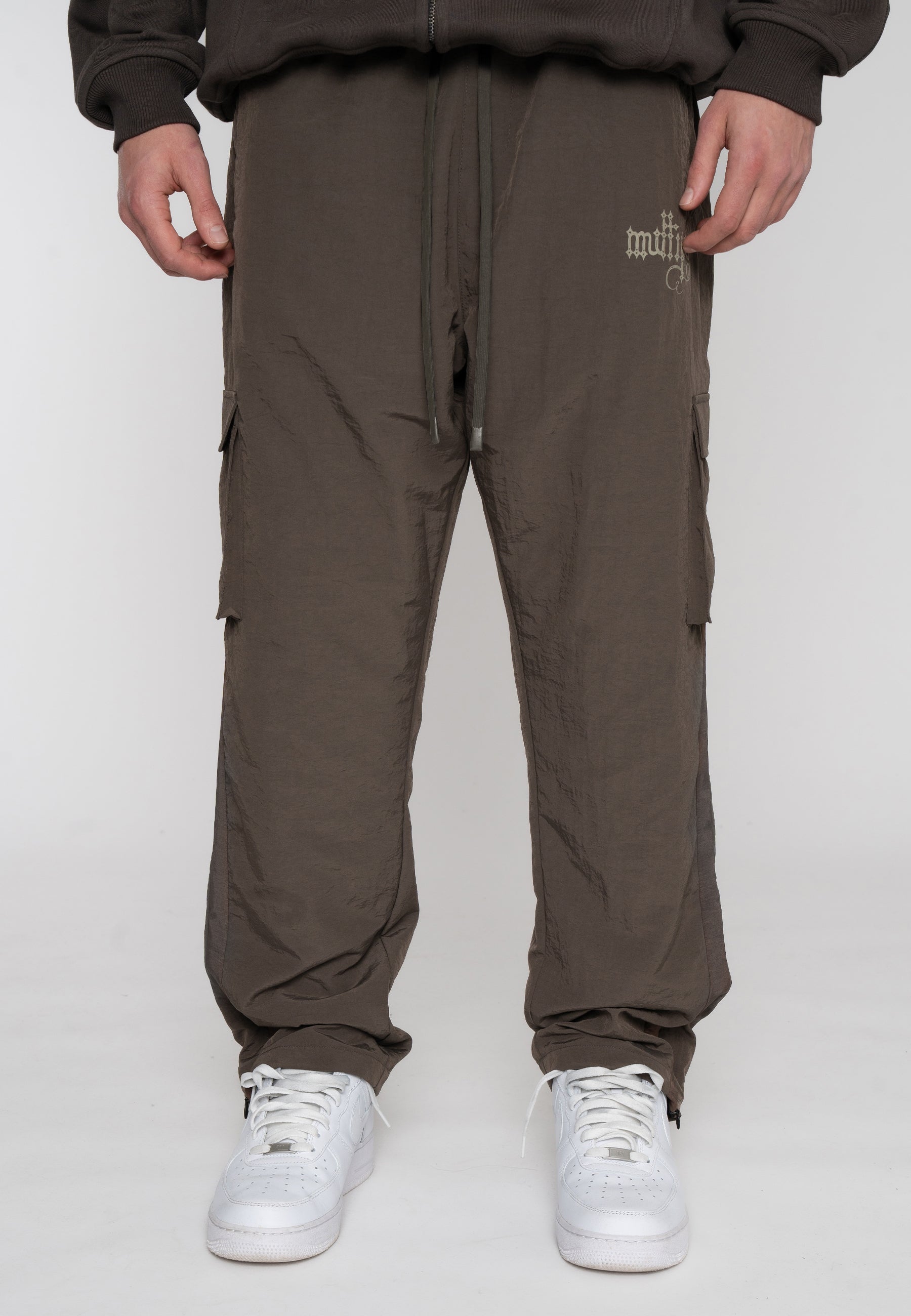 Multiply Apparel Trackpants TREK Turkish Coffee – Frontalansicht