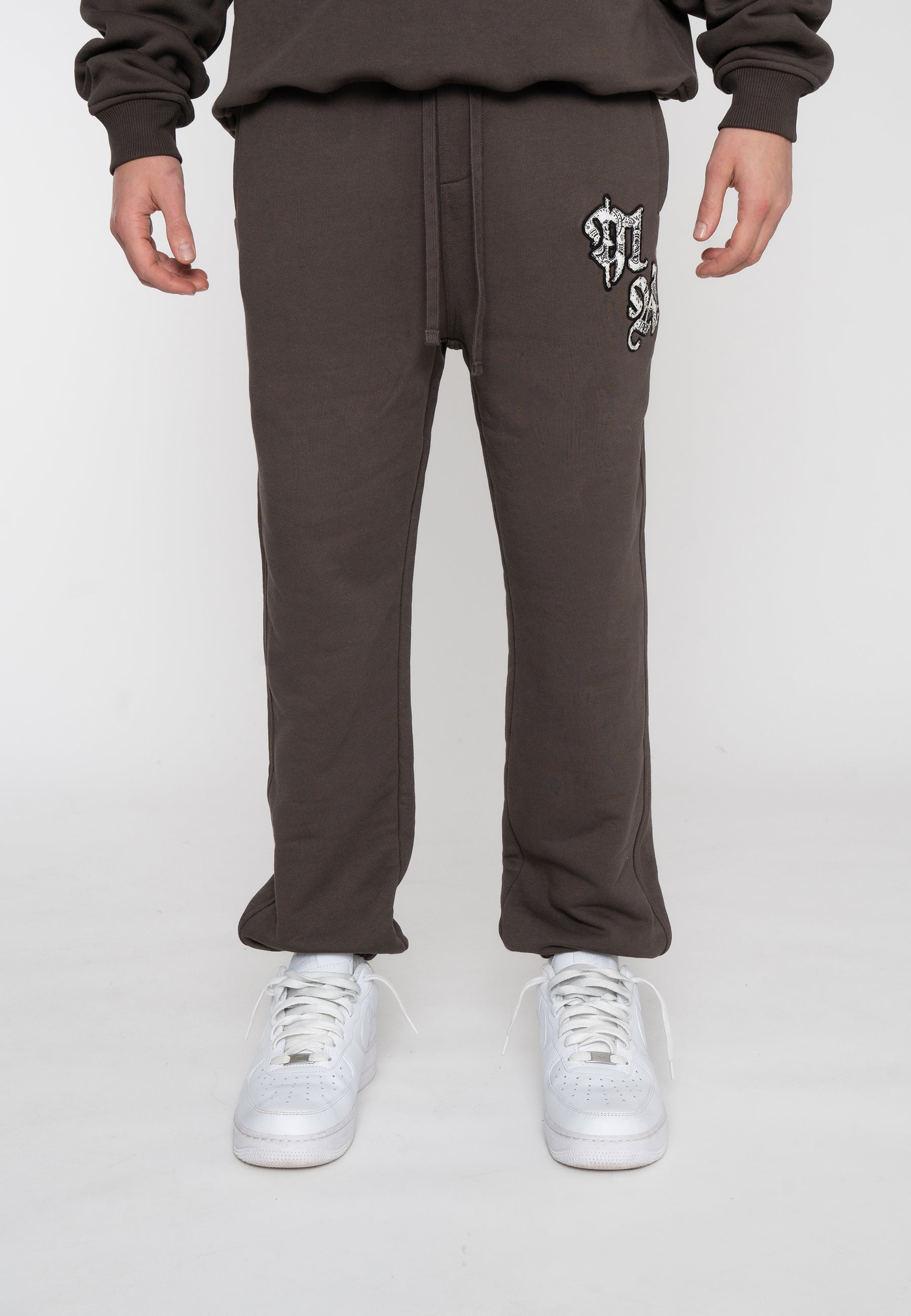 Multiply Apparel Jogger PAISLEY Turkish Coffee – Frontalansicht