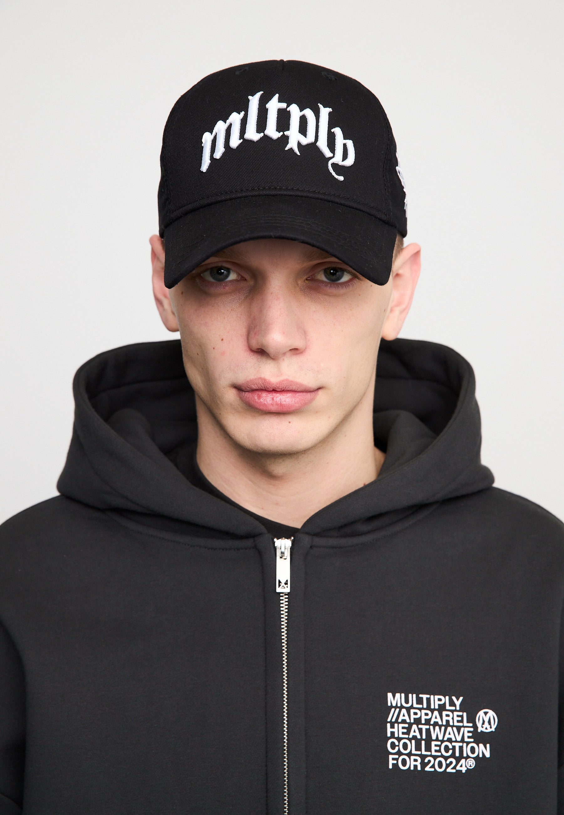 Multiply Apparel Cap MLTPLY Black – Frontalansicht