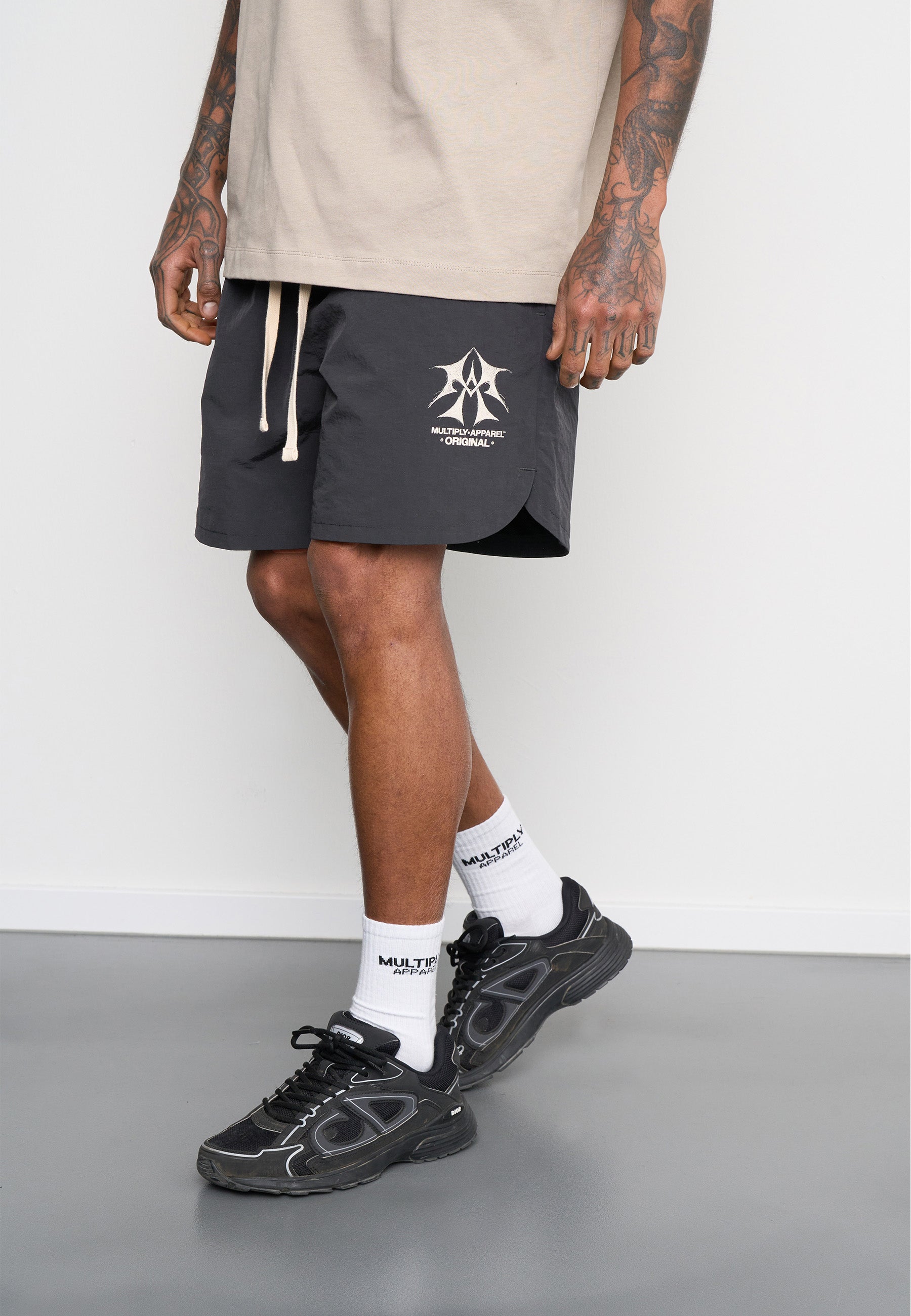 Multiply Apparel Woven Shorts SKETCH Black Soda – Frontalansicht