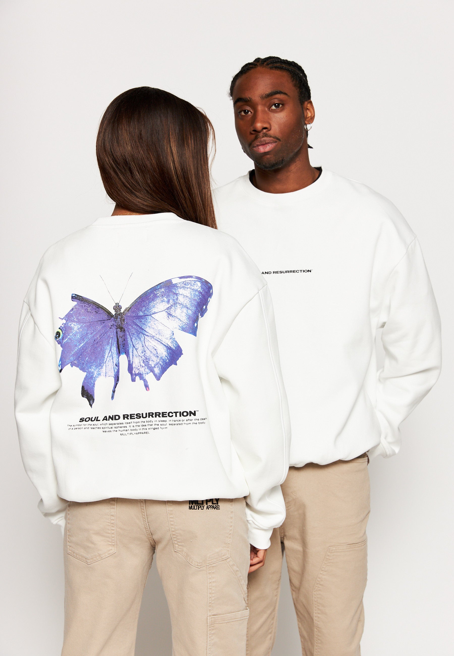 Multiply Apparel Oversize Sweatshirt BUTTERFLY Snow White – Frontalansicht