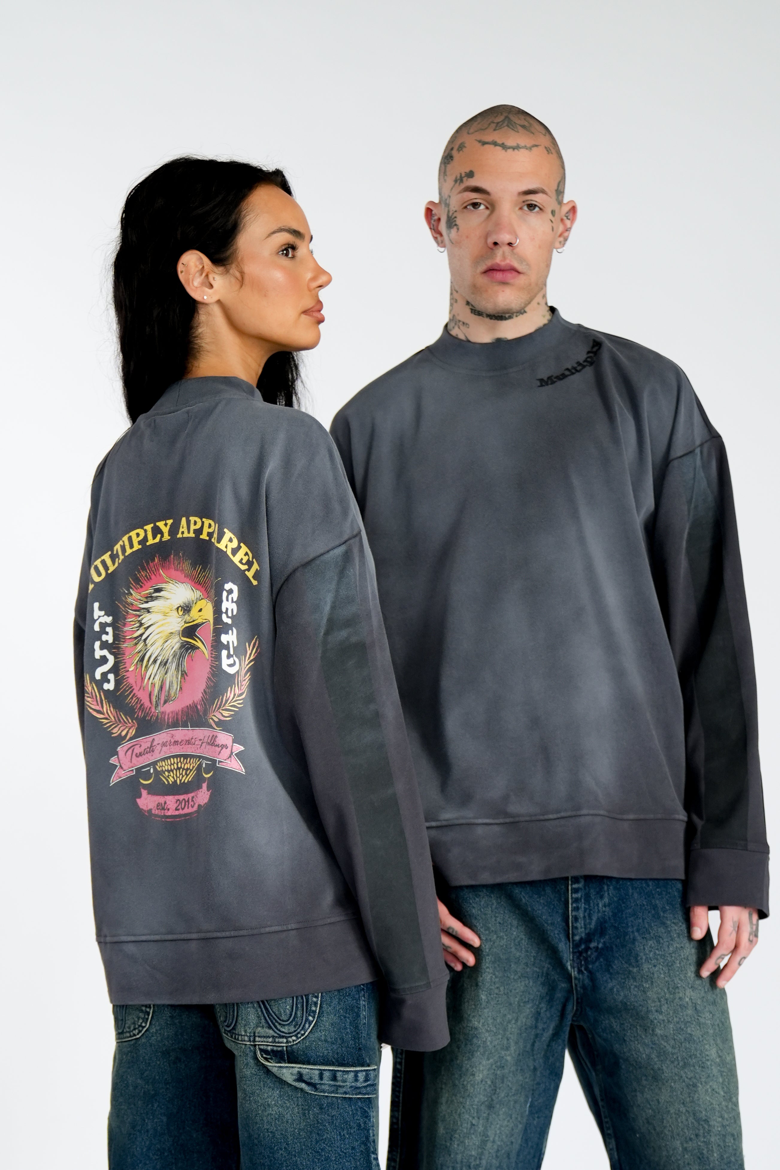 Multiply Apparel Oversize Longsleeve ROAD TRIP Black Soda Washed – Frontalansicht