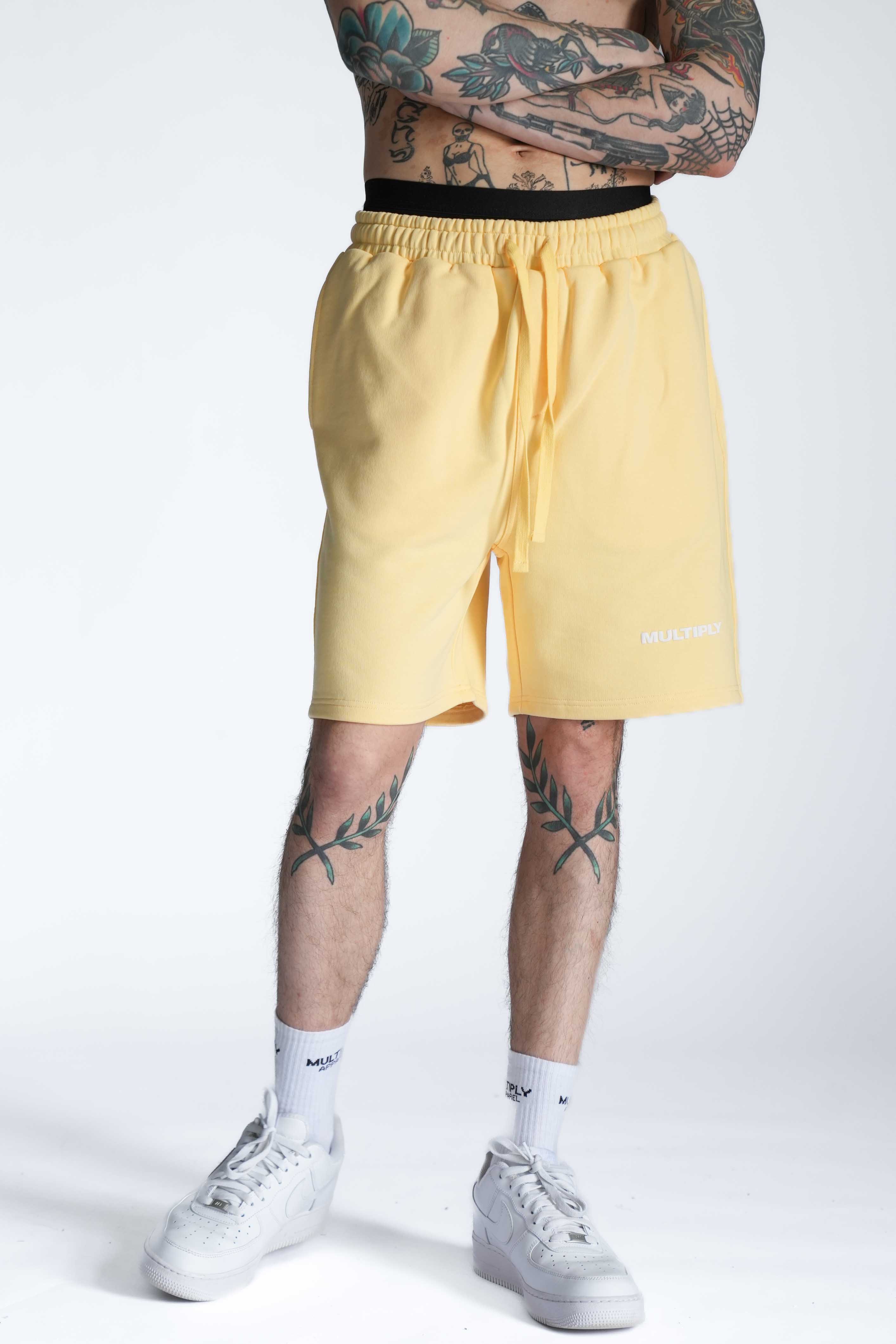 Multiply Apparel Shorts MULTIPLY Golden Haze – Frontalansicht