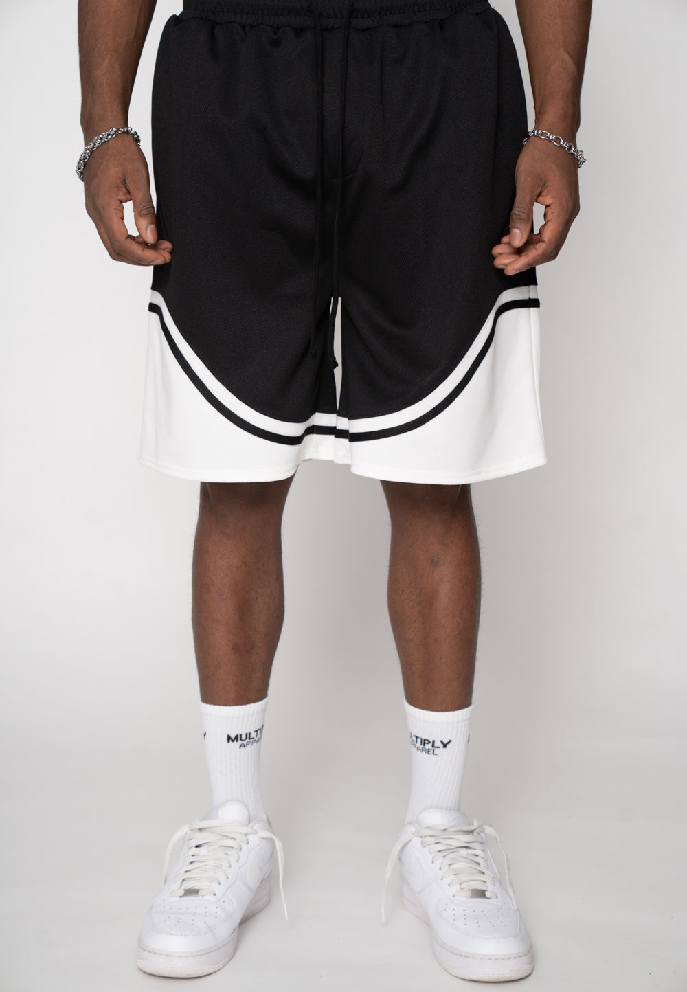Multiply Apparel Shorts TWIST Pirate Black – Frontalansicht