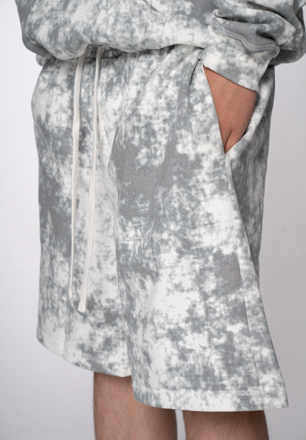 Multiply Apparel Oversize Shorts SKULL PEACE Cloud Dancer – weitere Ansicht 3