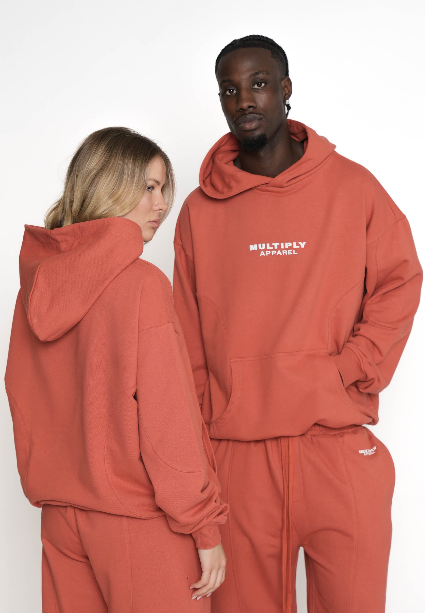 Multiply Apparel Oversize Hoodie CONTOURED Etruscan Red – Frontalansicht
