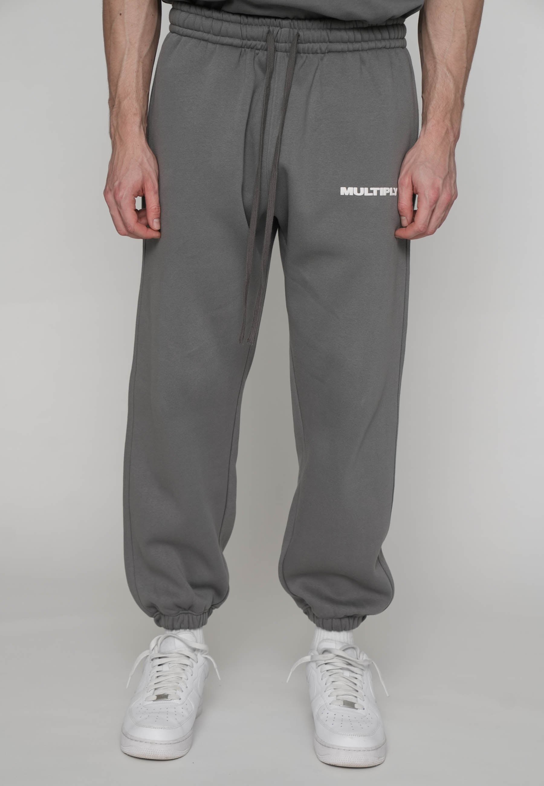 Multiply Apparel Jogger MULTIPLY Gargoyle – Frontalansicht