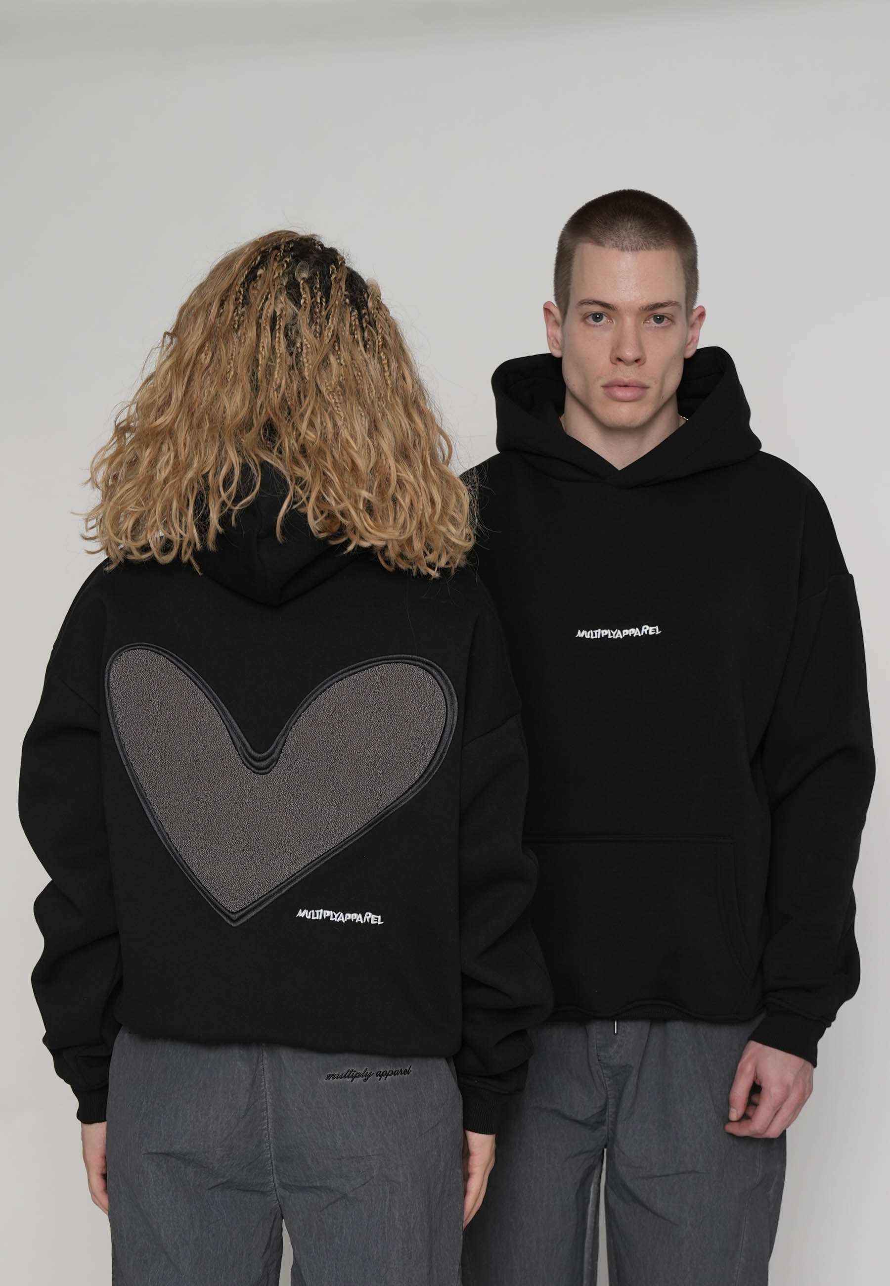 Multiply Apparel Oversize Hoodie HEART Black – Frontalansicht
