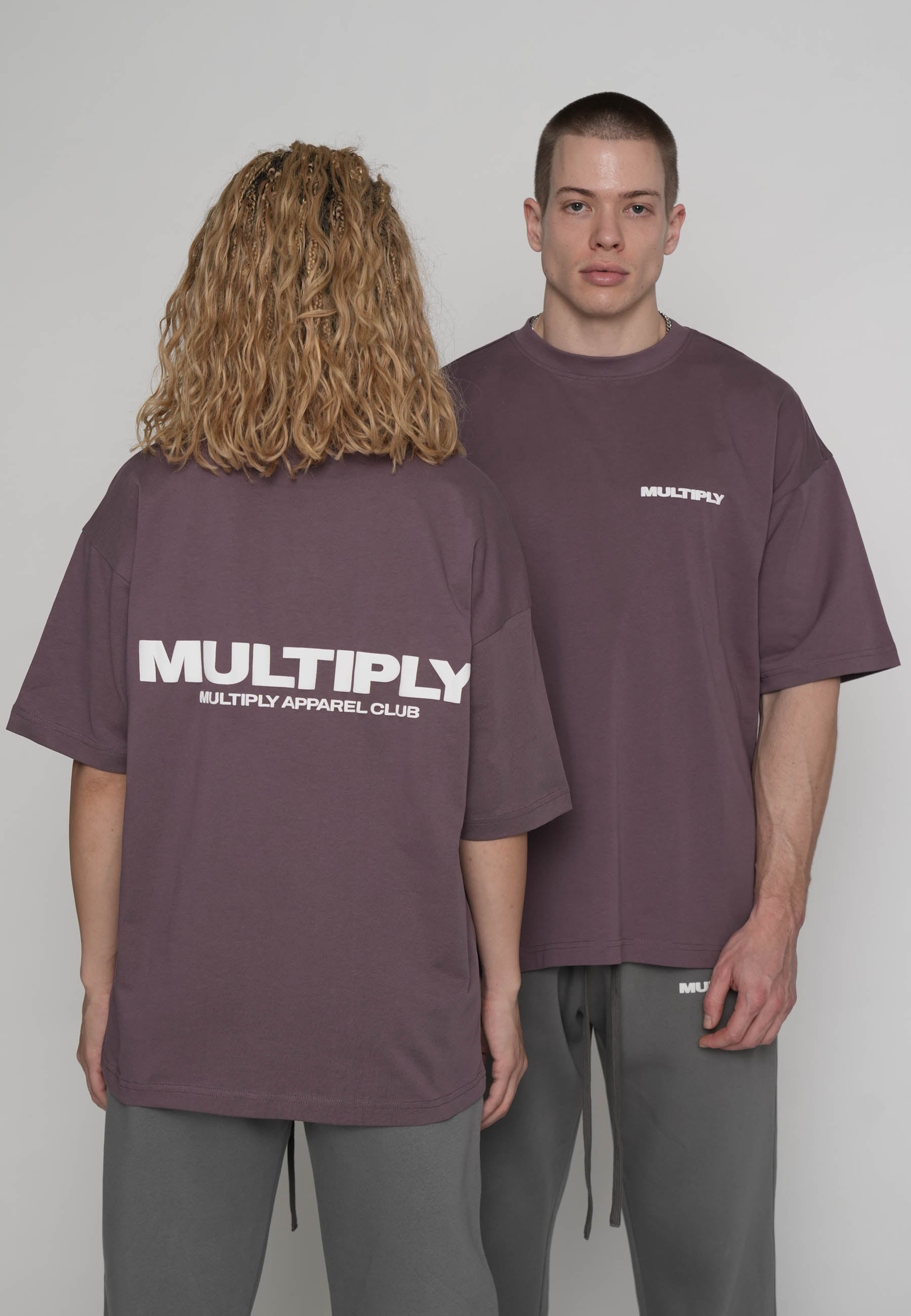 Multiply Apparel Oversize T-shirt MULTIPLY Black Plum – Frontalansicht
